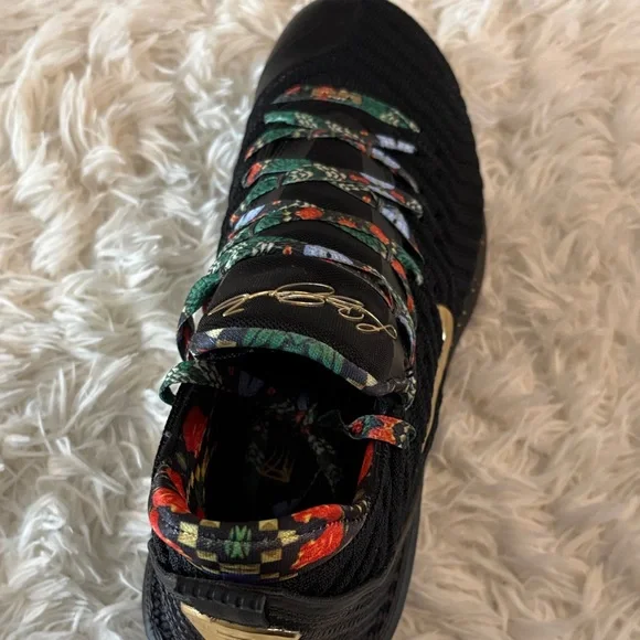 Stylish Black and Gold Athletic Shoes for Men - Picture 6 of 7